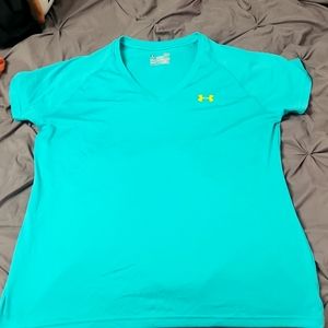 Large short sleeve Under Armor shirt